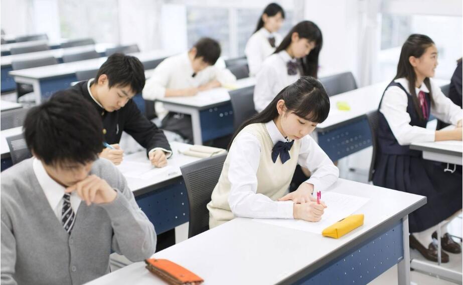 成人高考的文凭是第一学历吗？